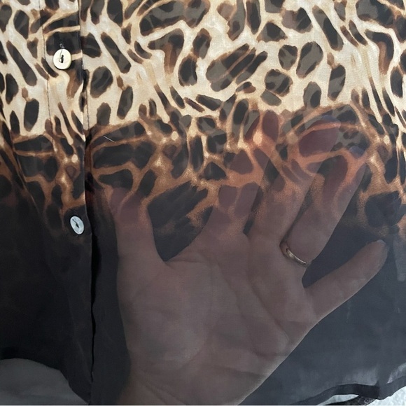 Chico’s Sheer Sleeveless Animal Print Button Down Blouse - Picture 7 of 9